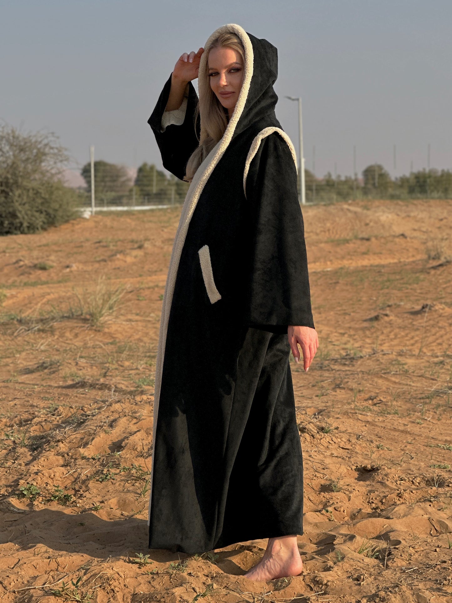 Winter Abaya Farwa collection - Black abaya with fur