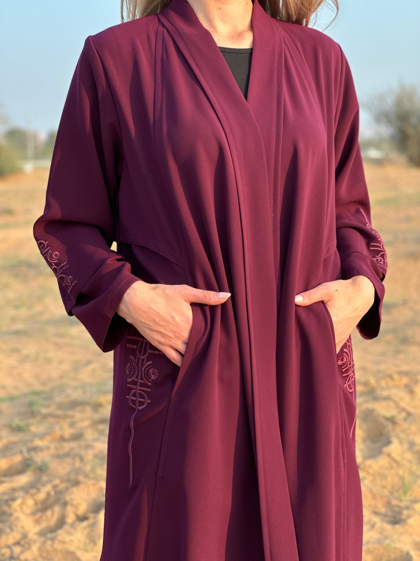 Maroon Linen Abaya - Pattern signature